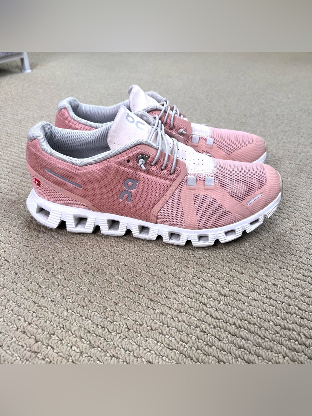ON Cloud 5 Peach/White Women's Running Shoes Size 8.5